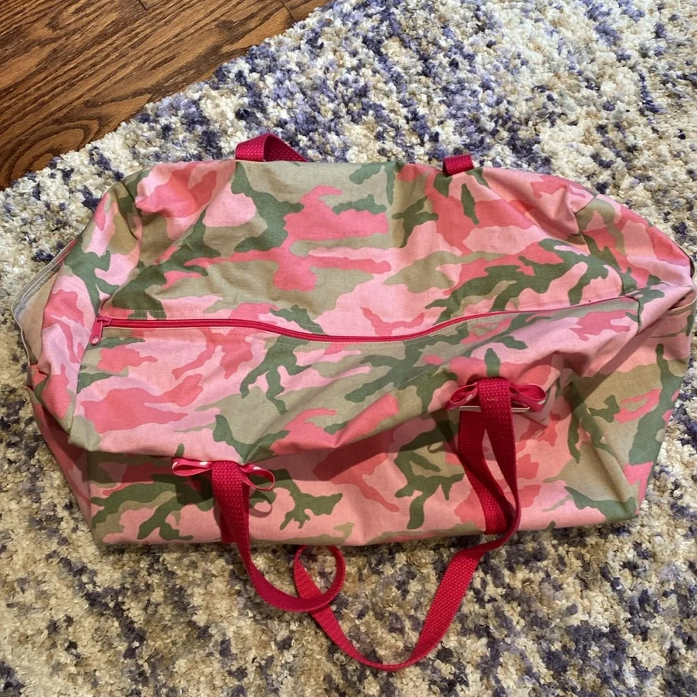 Pink camo travel bag